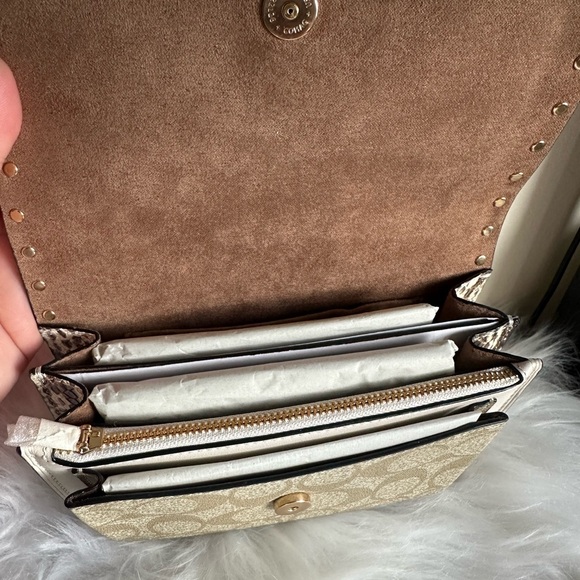 ❌❌SOLD❌❌Coach Signature Beltbag - Picture 3 of 3